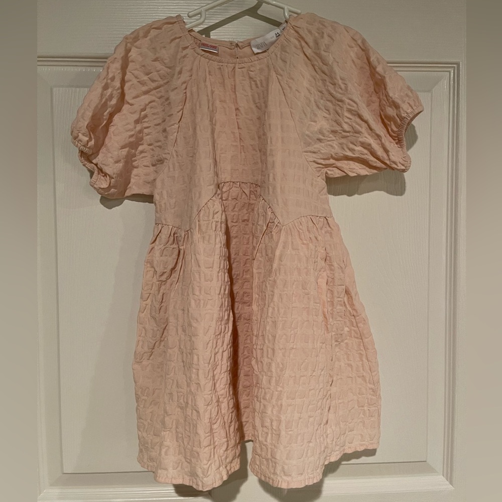 Pale Petal Pink Textured Cotton Zara Girl’s Dress, size 3-4, NWT